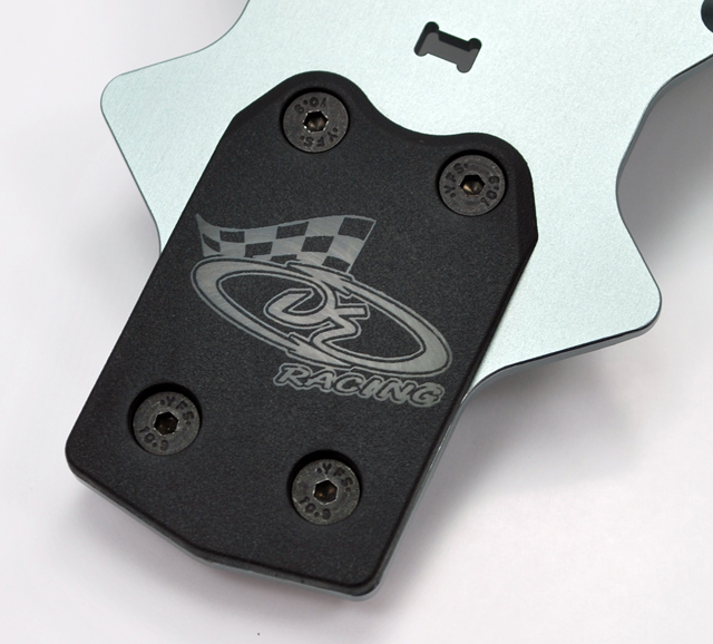 DE RACING　DER-210-S　XD リヤスキッドプレート【Serpent S811 Cobra用】